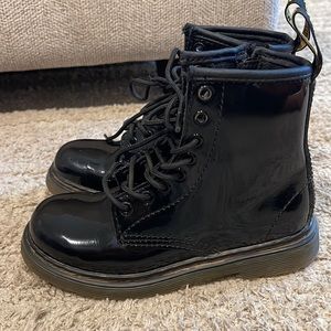 Dr.Martens girls boots